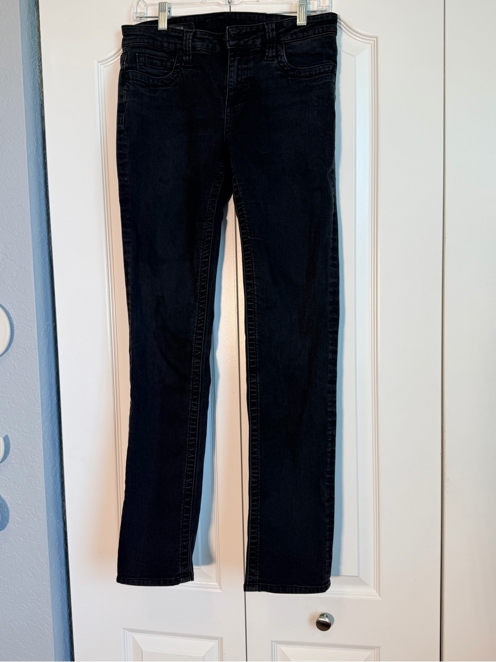 Kut from the Kloth Women's Skinny Jeans in Black